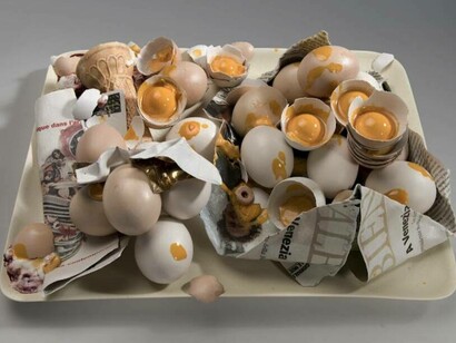 Bertozzi e Casoni, Club 59, 2022, ceramica policroma, 12 x 36 x 28 cm