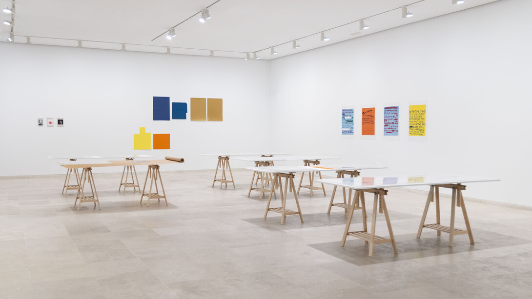 Azucena Vieites, Alrededor del mundo, vista de exhibición. Cortesía del Museo Patio Herreriano