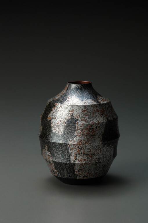 Gold and Silver Waves. Courtesy of Onishi Gallery