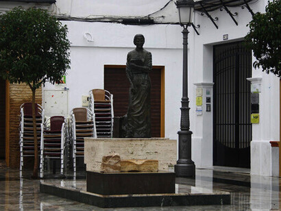 Entre sus libros, muchos de ellos publicados después de su muerte, cabe destacar "Diario de juventud", 2015 y "Juan Ramón y yo", 1954. Monumento a Zenobia Camprubí i Aymar, foto de 2012, Palos de Moguer, Huelva, España