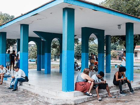 Resolviendo. Courtesy of Annenberg Space for Photography