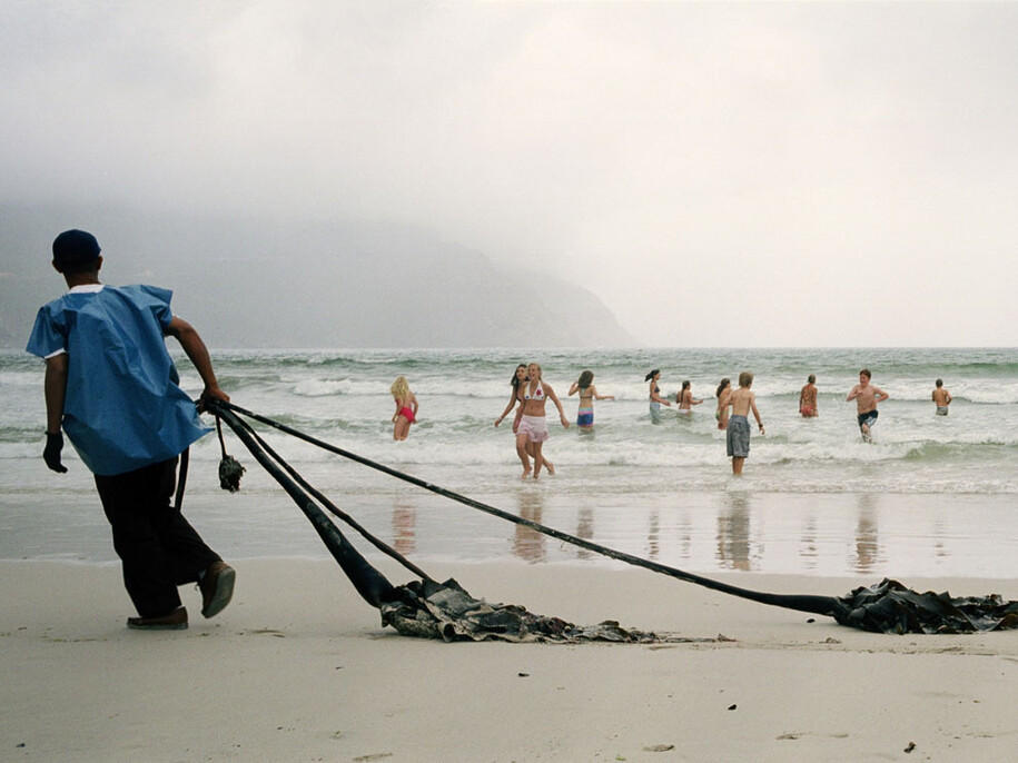 Mikhael Subotzky, Mark, Hout Bay Beach, 2005, Courtesy The Walther Collection and The Goodman Gallery, Johannesburg
