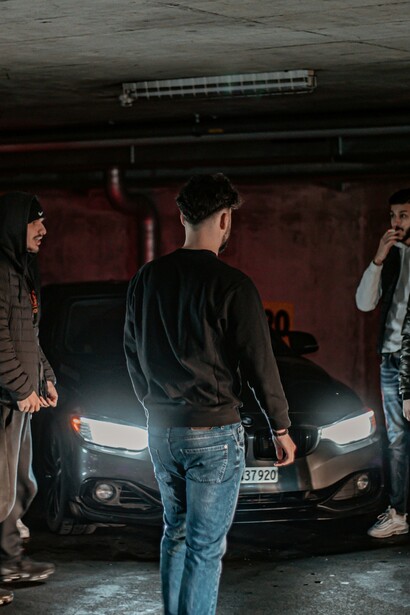 Tra drill music, contenuti ostentativi e sfide virali, il confine tra gioco e delinquenza si assottiglia sempre più nel mondo social dei maranza