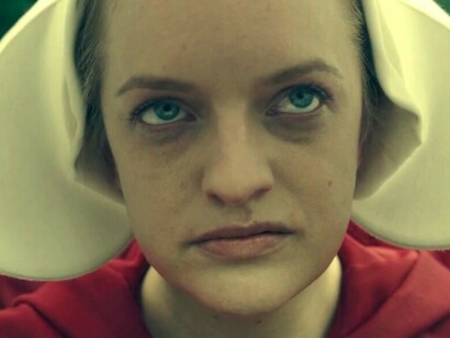 La actriz Elisabeth Moss se mete en la piel de June Osborne "Defred" en la serie