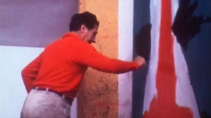 Alberto Portera, Fotograma de la película José Guerrero pinta un cuadro [Guerrero pintando Día festivo (1968) en de N. York], 1968. Cortesía del Museo de Arte Abstracto Español