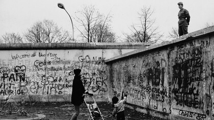 Mario Dondero, Due giorni prima della caduta del Muro di Berlino, 1989