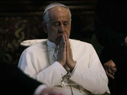 Toni Servillo interpreta Papa Paolo VI in una scena del film "Esterno Notte" di Marco Bellocchio