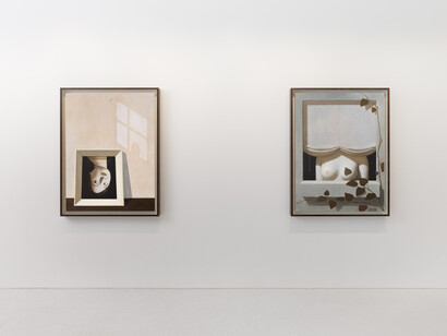 Anna Weyant, Who’s afraid of the big bad wolves, exhibition view. Courtesy of Gagosian