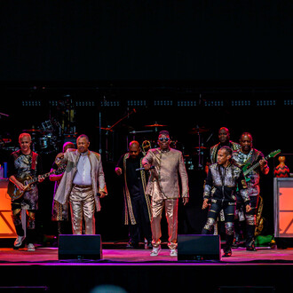 Gli Earth Wind and Fire si sono uniti a Carlos Santana per suonare un set di quattro ore al Jiffy Lube Live di Bristow, Virginia, il 20 agosto 2022. Foto di Joe Glorioso, All-Pro Reels