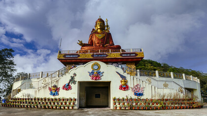 Estatua del Gurú Padmasambhava, en el monasterio de Samdrutse, Namchi, Sikkim