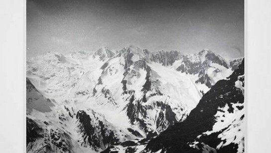 Rudolf Stingel, Untitled 2009, oil on canvas, 132 x 181 3/4 inches (335.3 x 461.6 cm) © Rudolf Stingel. Courtesy of the artist and Gagosian Gallery. Photo by Stefan Altenburger