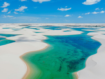 Desvende o circuito Caburé nos Lençóis Maranhenses, um passeio que combina rio e mar para uma imersão completa nas paisagens do Maranhão