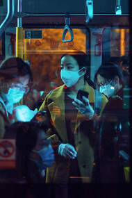 Les pandémies. Elles apparaissent dans un environnement qui permet aux virus de proliférer et qui leur donne des chances de résister à tout traitement