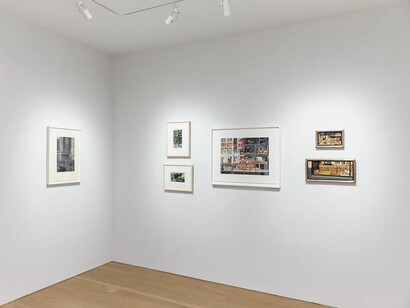 Richard Estes, My camera is my sketchbook, exhibition view. Courtesy of Schoelkopf Gallery