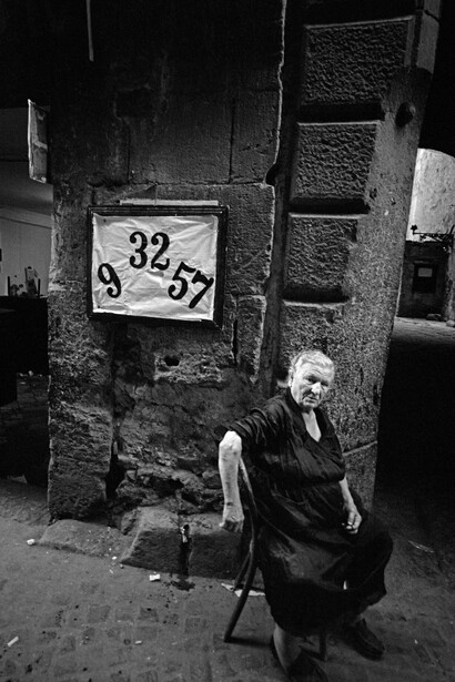 Bruno Barbey, Napoli, 1964. Per gentile concessione di © Bruno Barbey / Magnum Photos