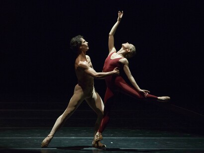 Silvia Azzoni e Alexandre
Ryabko (Hamburg Ballet) in Duets and Solos, Beatrice Rana e Mario
Brunello al Festival Internazionale del Balletto e della Musica di Nervi e a
Ravenna Festival © Ripari Young Group