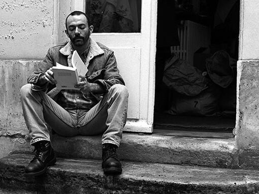 Guillaume Dustan (1965-2005): a sua narrativa abertamente gay forneceu novas perspectivas sobre a questão de gênero