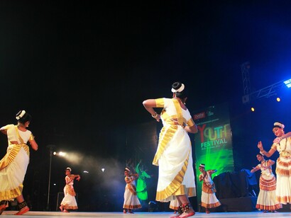 Mohiniyattam, (malayalam: മോഹിനിയാട്ടം), es una de las danzas clásicas famosas de la India que se desarrolló y siguió siendo popular en el estado de Kerala, India