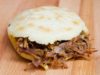 Arepa de carne picada