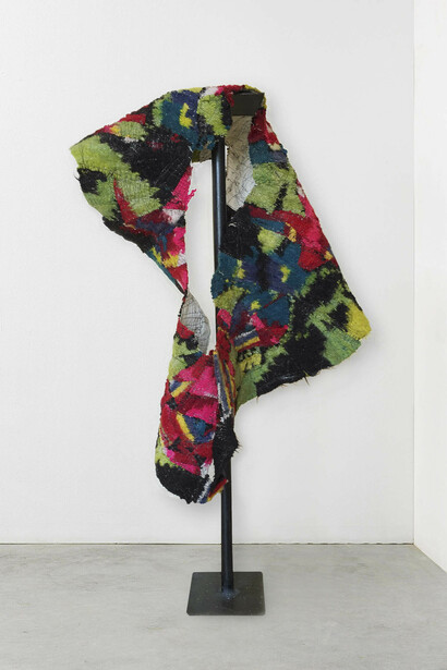 Coat for reaching the Heaven, 1962-64, stoffe varie, filo, diametro cm. 110, courtesy P420, Bologna