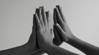 La coscienza è quindi un camminare sulla soglia, sul limite, sul crinale, sullo spartiacque della montagna