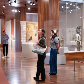 Nengi Omuku, The gathering, exhibition view. Courtesy of De Young Museum