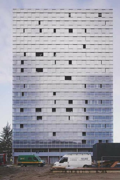 Complexo habitacional em Lormont, França; fotografias depois da alteração pelo atelier LAN-architecture