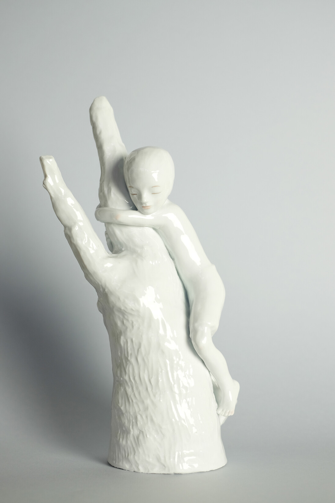 Carolina Raquel Antich, A salvo (detail), 2014, Porcelain (unique), 15 1/3 x 8 x 5 ½ inches (39 x 20 x 14 cm), Courtesy LYNCH THAM, New York
