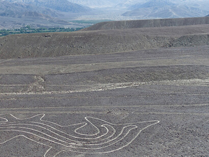 Nasca. Buscando Huellas en el Desierto. Courtesy of Espacio Fundación Telefónica