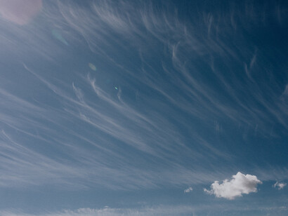 Striature di nuvole e cielo