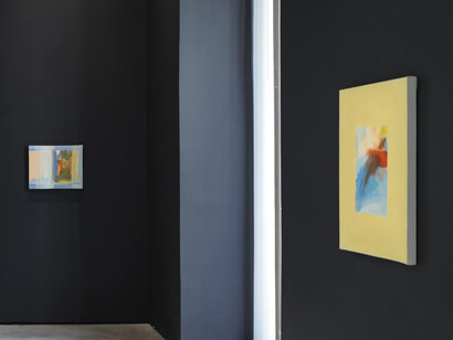 Varios artistas, Echoes of beauty, vista de exhibición. Cortesía de Yusto/Giner