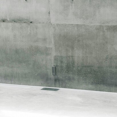 La felicità è più di un’emozione: è un meccanismo adattativo fondamentale per la nostra sopravvivenza