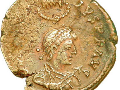 Arcadio, Maiorina Pecunia