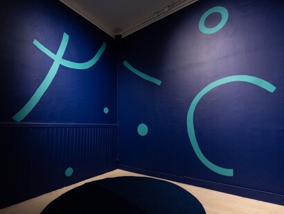 Varios artistas, Pass carry hold. Studio museum artists in residence 2023–24, vista de exhibición. Cortesía de MoMA PS1