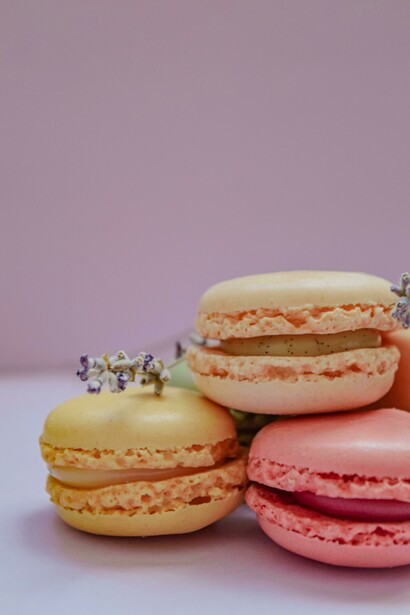Macarons colorati. Additivi alimentari: dalla conservazione al miglioramento sensoriale, scopri i vantaggi nell'industria alimentare