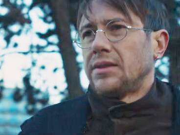 Il film segue la scelta radicale di Paul Marquet di lasciare una carriera da fotografo per dedicarsi alla scrittura, affrontando precarietà e solitudine. Bastien Bouillon in una scena del film tratta dal trailer