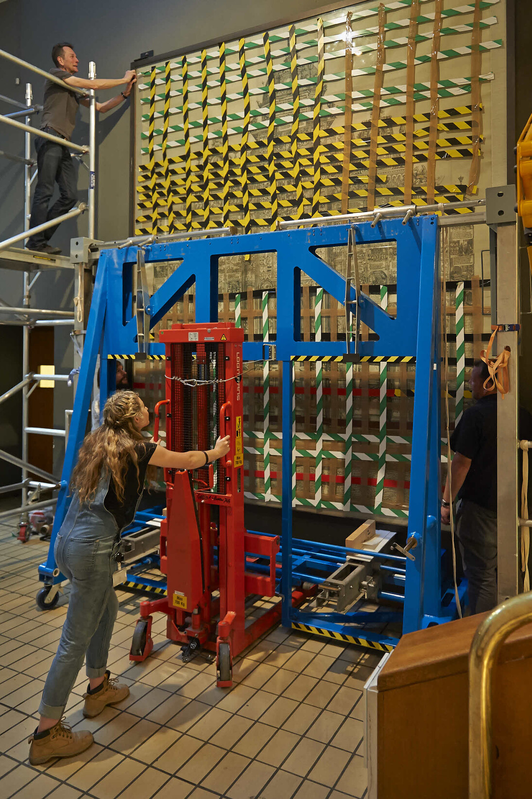 British Museum staff wrapping and moving Albrecht Dürer’s ‘The Triumphal Arch’ © Ivor Kerslake