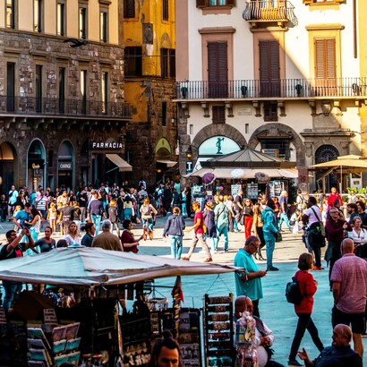 La teoria di Tönnies aiuta quindi a comprendere le tensioni attuali tra bisogno di appartenenza e logiche individualistiche della società moderna