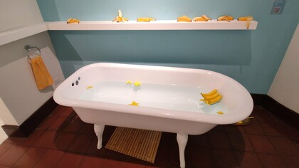 "Just toys in the gulf of America", instalación, Victoria Cabezas Green