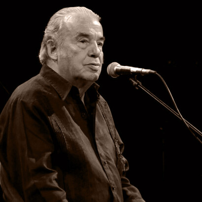 Óscar Chávez, cantante, actor, compositor, investigador de música, director de teatro y poeta mexicano