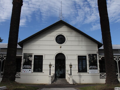 Paideia no es principalmente una cuestión de libros ni de fondos para las escuelas. Museo de la Ciudad Wladimir, Rosario, Argentina