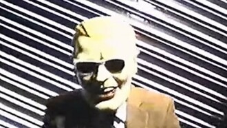 Em 22 de novembro de 1987, telespectadores da cidade de Chicago nos Estados Unidos presenciaram um dos episódios mais estranhos e intrigantes da história da televisão. Durante transmissões ao vivo de dois canais distintos, um sinal pirata interrompeu a programação oficial e exibiu um personagem mascarado que imitava o famoso Max Headroom, ícone da cultura pop dos anos 1980. Até hoje, o chamado Incidente Max Headroom permanece sem solução, alimentando teorias, análises técnicas e fascínio cultural