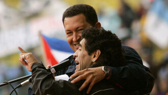 Diego Armando Maradona y Hugo Chávez en la III Cumbre de los Pueblos, 2005 