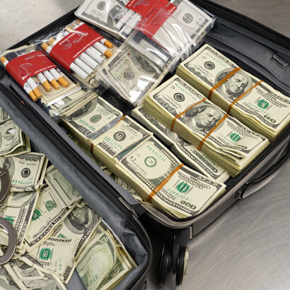 Schmuggel von Tabak.  Die EU ist von Milliarden illegal geschleuster Zigaretten betroffen