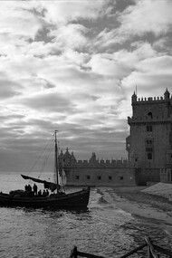 Torre de Belém, Lisboa. Fotografia sem data produzida durante a actividade do Estúdio Horácio Novais, 1930-1980. Coleção Biblioteca de Arte da Fundação Calouste Gulbenkian, Lisboa