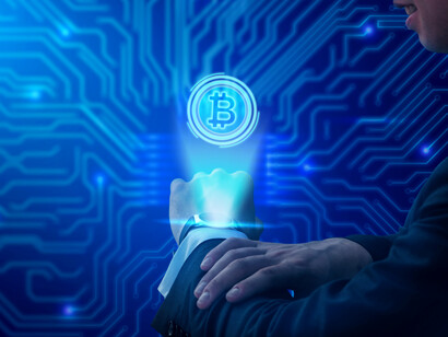 Ologramma di criptovaluta: "le Banche Centrali che furono create per la gestione della moneta cartacea...sono state causa, soprattutto dopo il 2008, di un eccesso tale da suggerire il superamento delle attuali valute – principalmente il dollaro, ma non solo – ed il loro affiancamento o, addirittura, la loro sostituzione, con alternative"