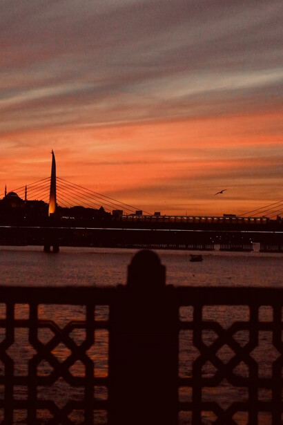O pôr do sol da cor das velas que acendi para Adel