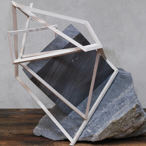 Mattia Bosco, Untitled, 2012, marmo e ceramica, 53 x 47 x 59 cm, foto di Antonio Maniscalco