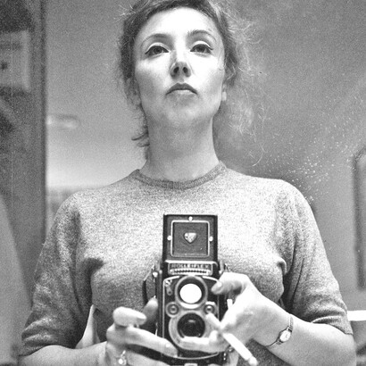 Oriana Fallaci, autoritratto con Rolleiflex, 1960