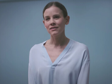 Following a patient’s bizarre death, psychiatrist Rose Cotter is stalked by an evil force in Smile (2022), driving her into a confrontation with her past